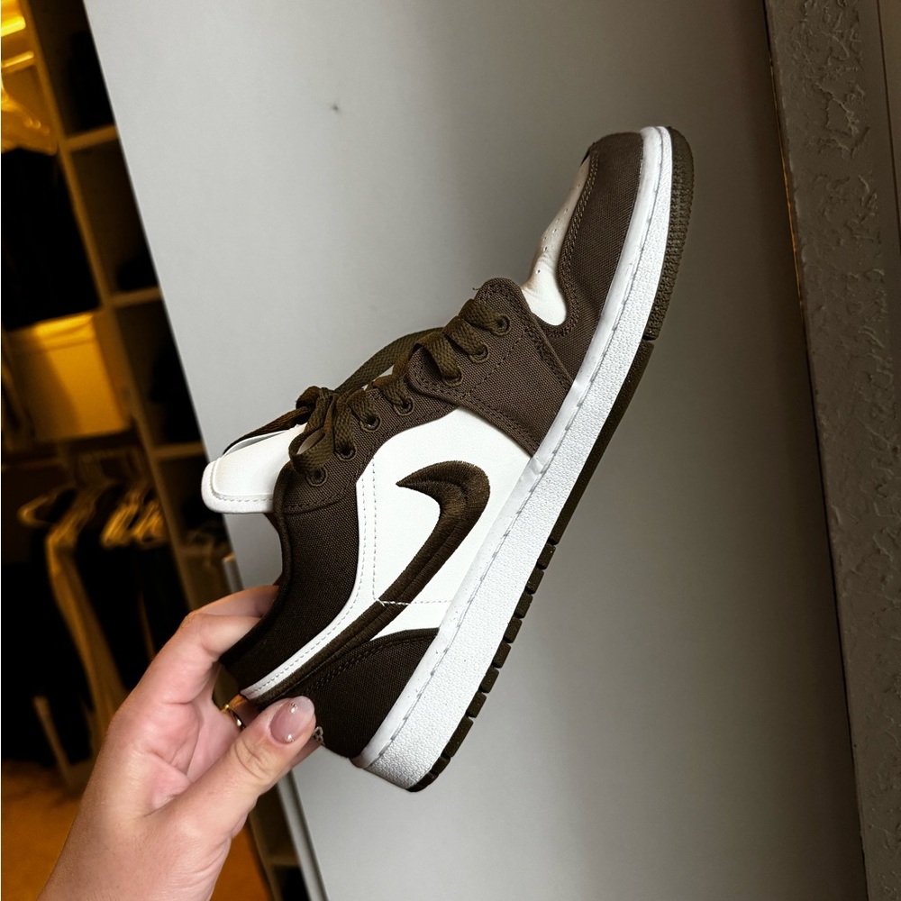 Air Jordan 1 Low SE — Light olive oil/ white/ sail